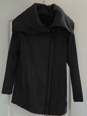 Lululemon Funnel Neck Stand Up Collar Asymmetrical Zip Gray Jacket Size 4